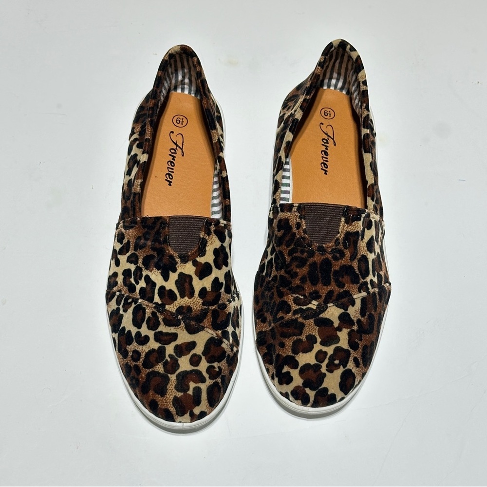 Forever Leopard Print Slip-On Flats Women’s Shoes Size 6.5 Casual Comfort